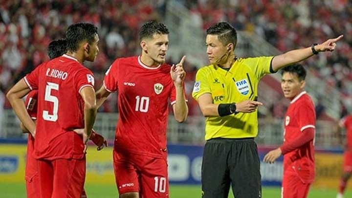 Dituding Curang Saat Semifinal Timnas Indonesia Vs Uzbekistan, Wasit Shen Yin Hao Ngaku Cuma Ikuti Perintah?