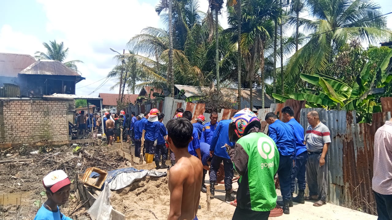 Rumah Semi Permanen di Kecamatan Plaju Palembang Rata dengan Tanah, Diduga Api Berasal dari Dapur Rumah 