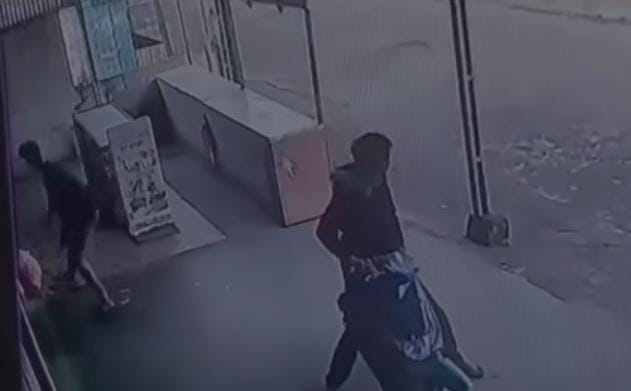 Maling Cabai di Warung Pempek, Aksi 2 Pemuda di Palembang Ini Terekam CCTV, Netizen Elus Dada