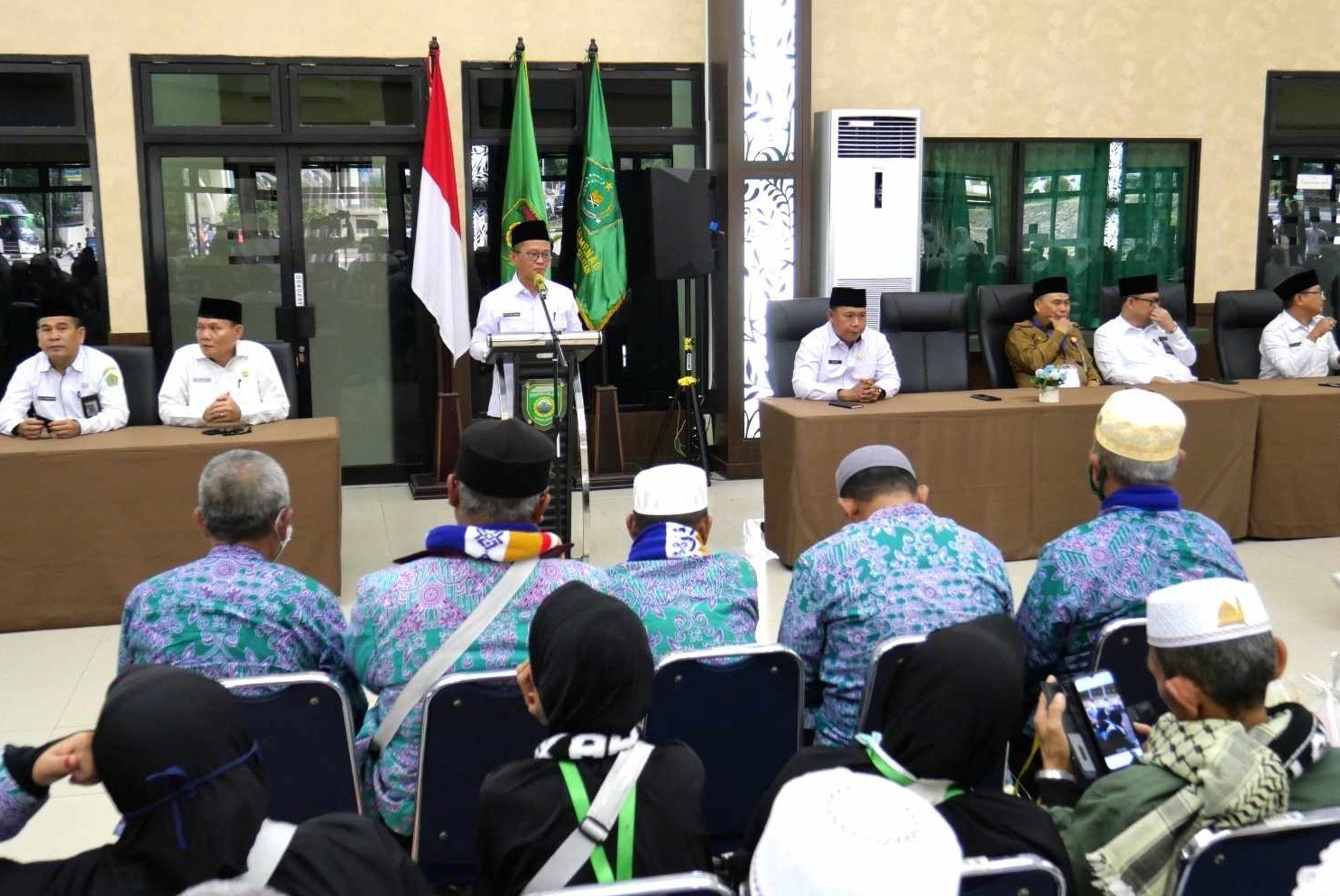 Jemaah Haji Kloter 15 Asal Muara Enim Tiba di Asrama Haji Palembang