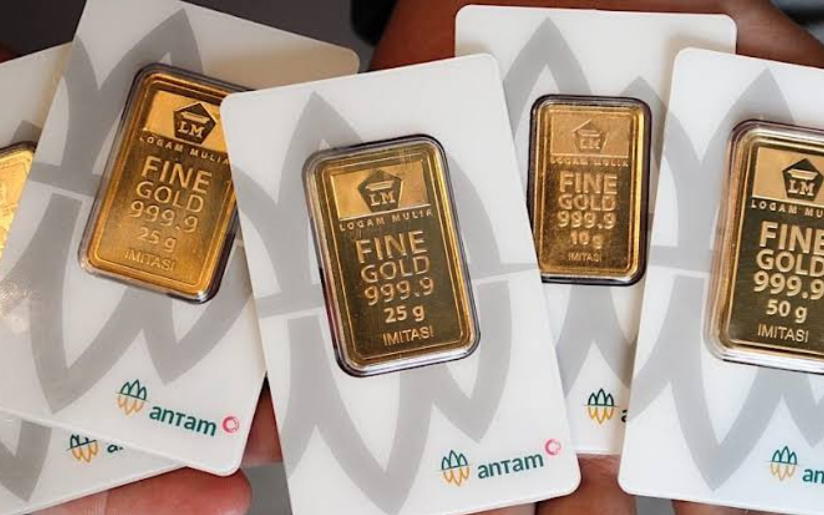 Harga Emas Antam Hari Ini Turun Rp10.000 per Gram