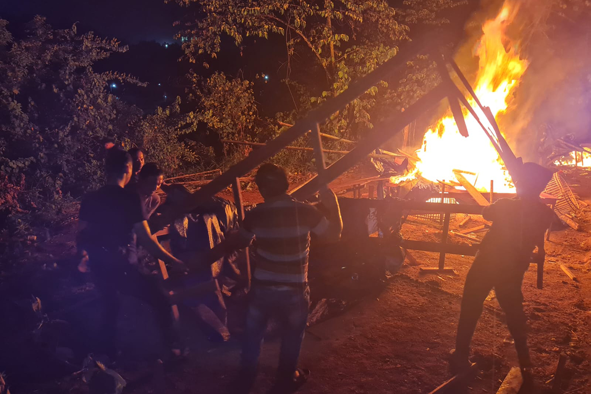 Gerak Cepat! Polsek Lawang Kidul Gerebek dan Bakar Arena Judi Sabung Ayam di Muara Enim