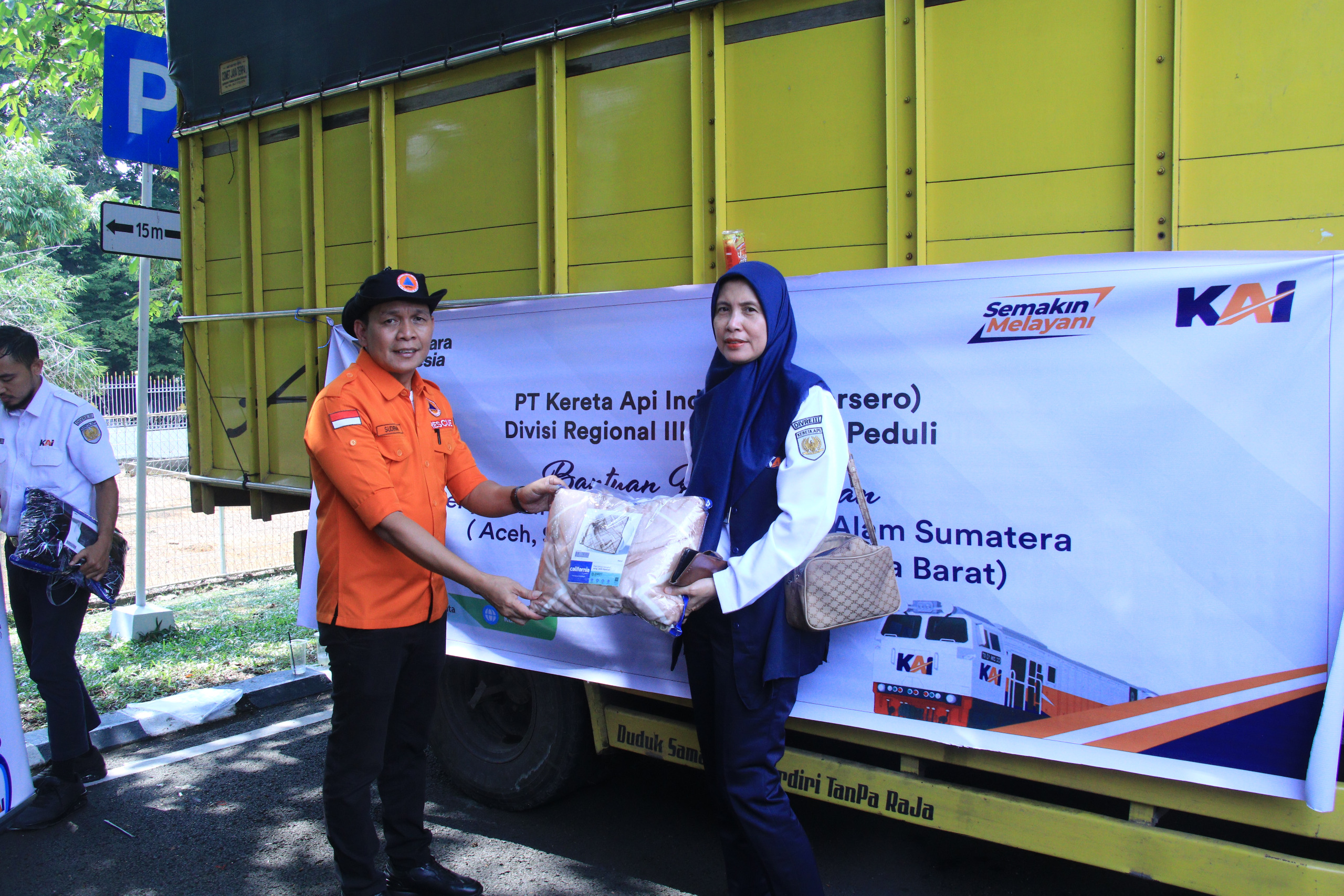 KAI Divre III Palembang dan Pemprov Sumsel Bersinergi Salurkan Bantuan Bencana Sumatera