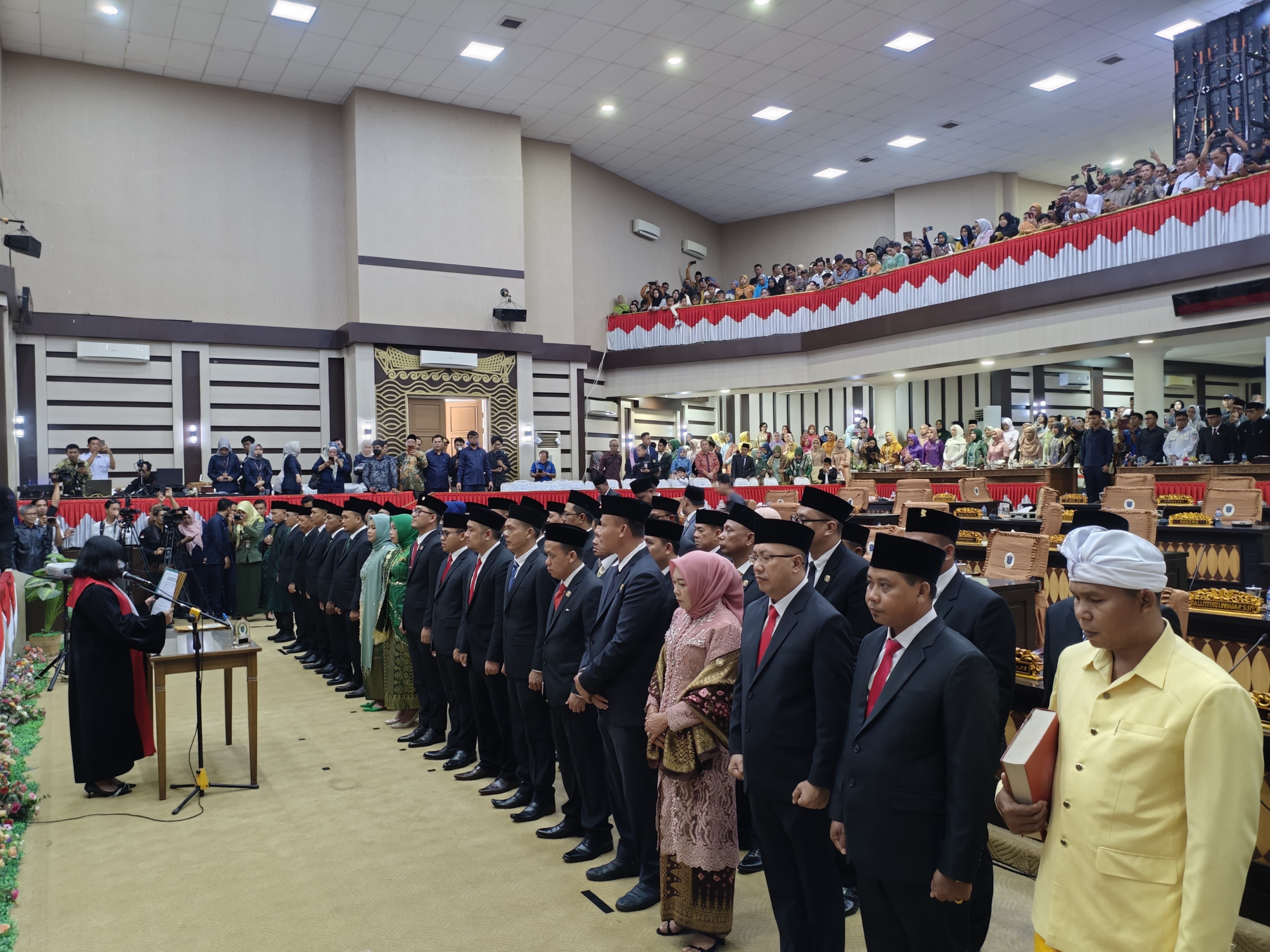 45 Anggota DPRD Kabupaten OKI Resmi Dilantik, Farid Hadi Sasongko Sebagai Ketua Sementara