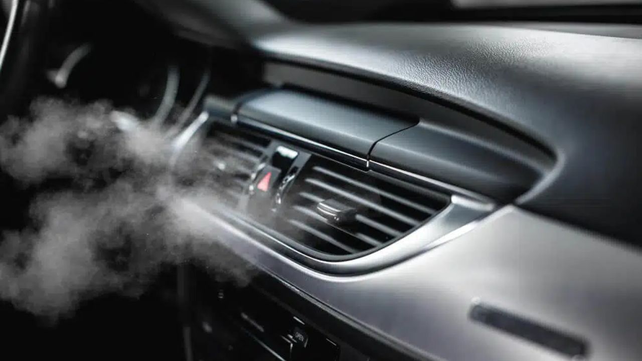 Efektivitas Fitur UV-C Sterilization pada AC Mobil Terbaru,  Basmi Jamur & Bau Lembab: Solusi untuk Kenyamanan