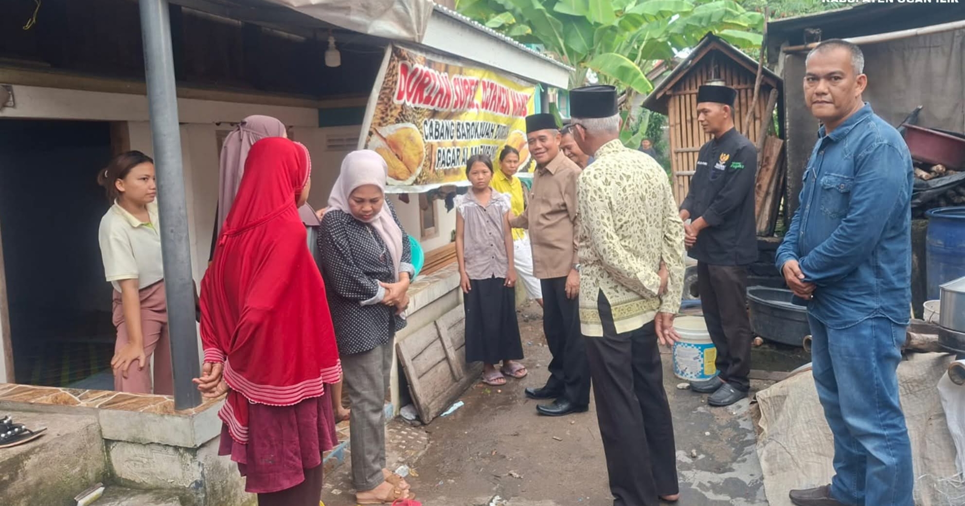 Wabup Ogan Ilir Serahkan Santunan Warga Tidak Mampu, Perkuat Dukungan Sosial pada yang Membutuhkan