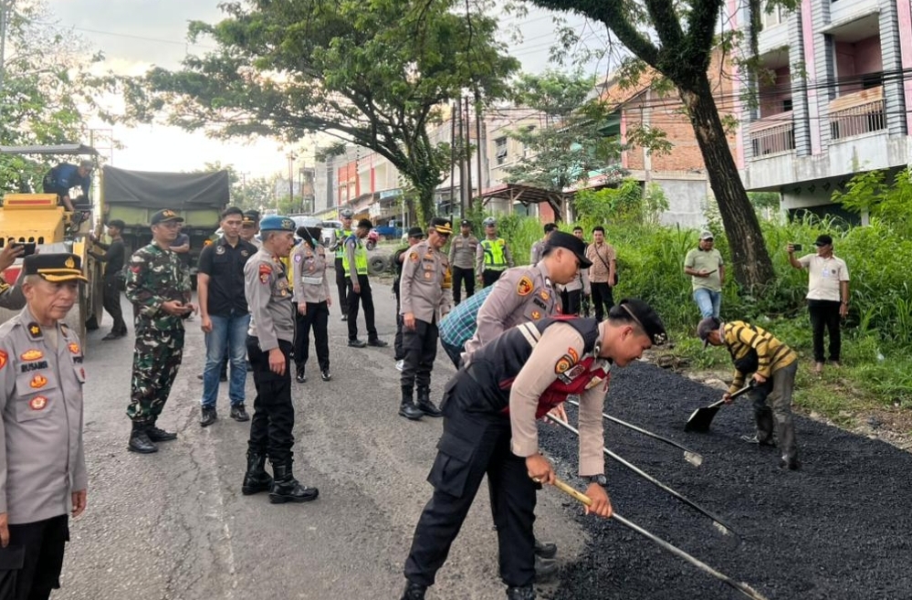 Ditambal, Jalan Berlubang di Jalur Lintas Sumatera, Pemudik Kini Merasa  Aman