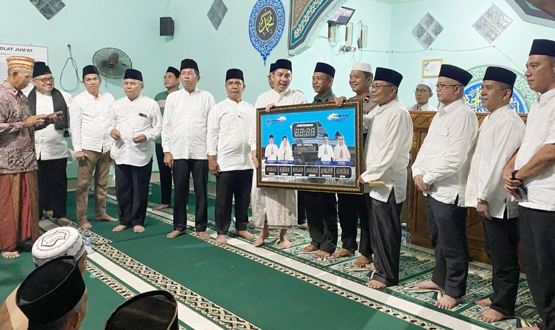 Safari Ramadan Perdana, Bupati Ogan Ilir Berikan Bantuan ke Masjid Desa Sungai Pinang III