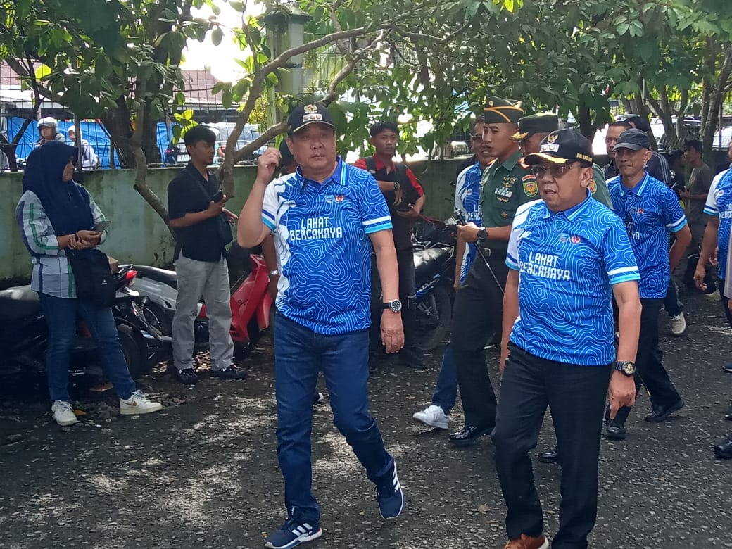Cik Ujang Buka Semi Open Turnament Bola Voli Antar Desa dan Kelurahan Se-Kabupaten Lahat