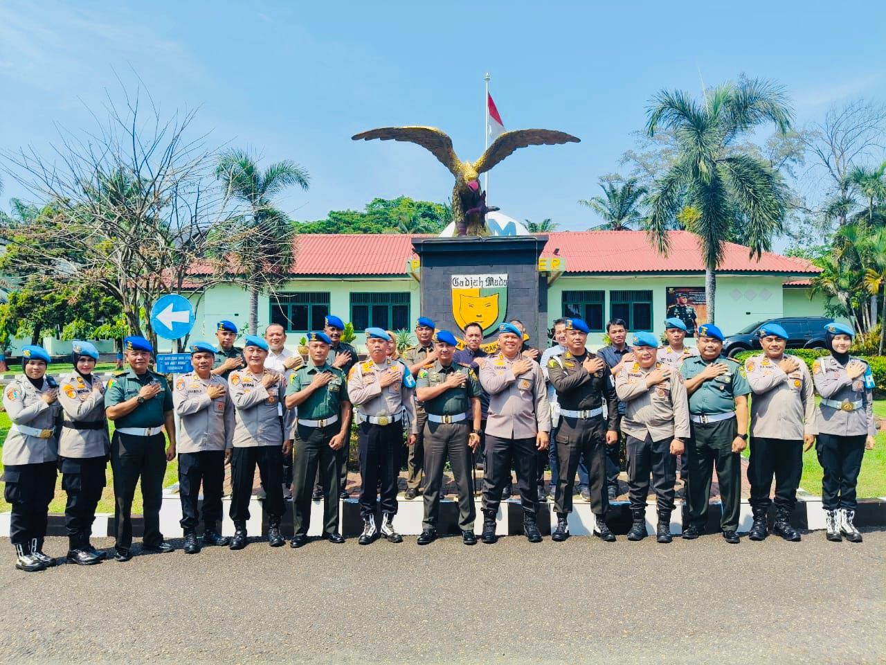 Mantapkan Sinergitas TNI-Polri, Kabid Propam Polda Sumsel Kunjungi Dandenpom II/4 Palembang