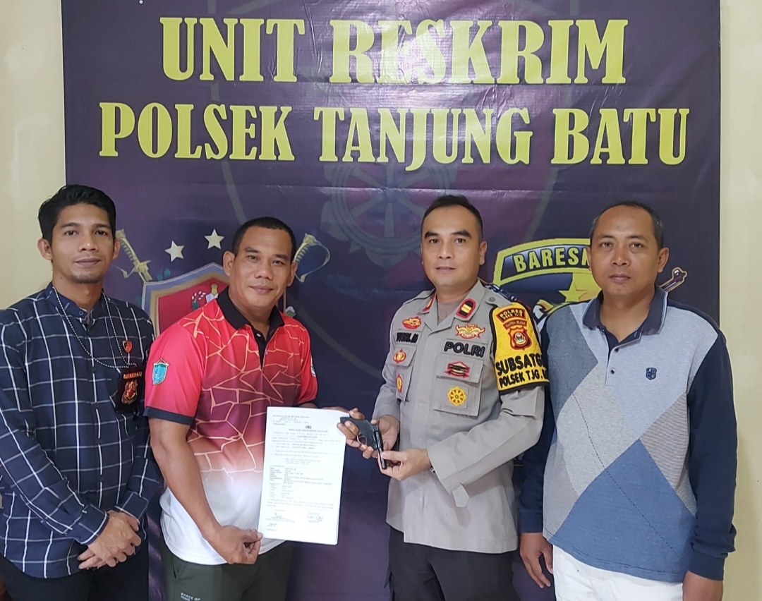 Ketua Forum Kades di Ogan Ilir, Serahkan Senpi Ilegal Milik Warga ke Polsek Tanjung Batu