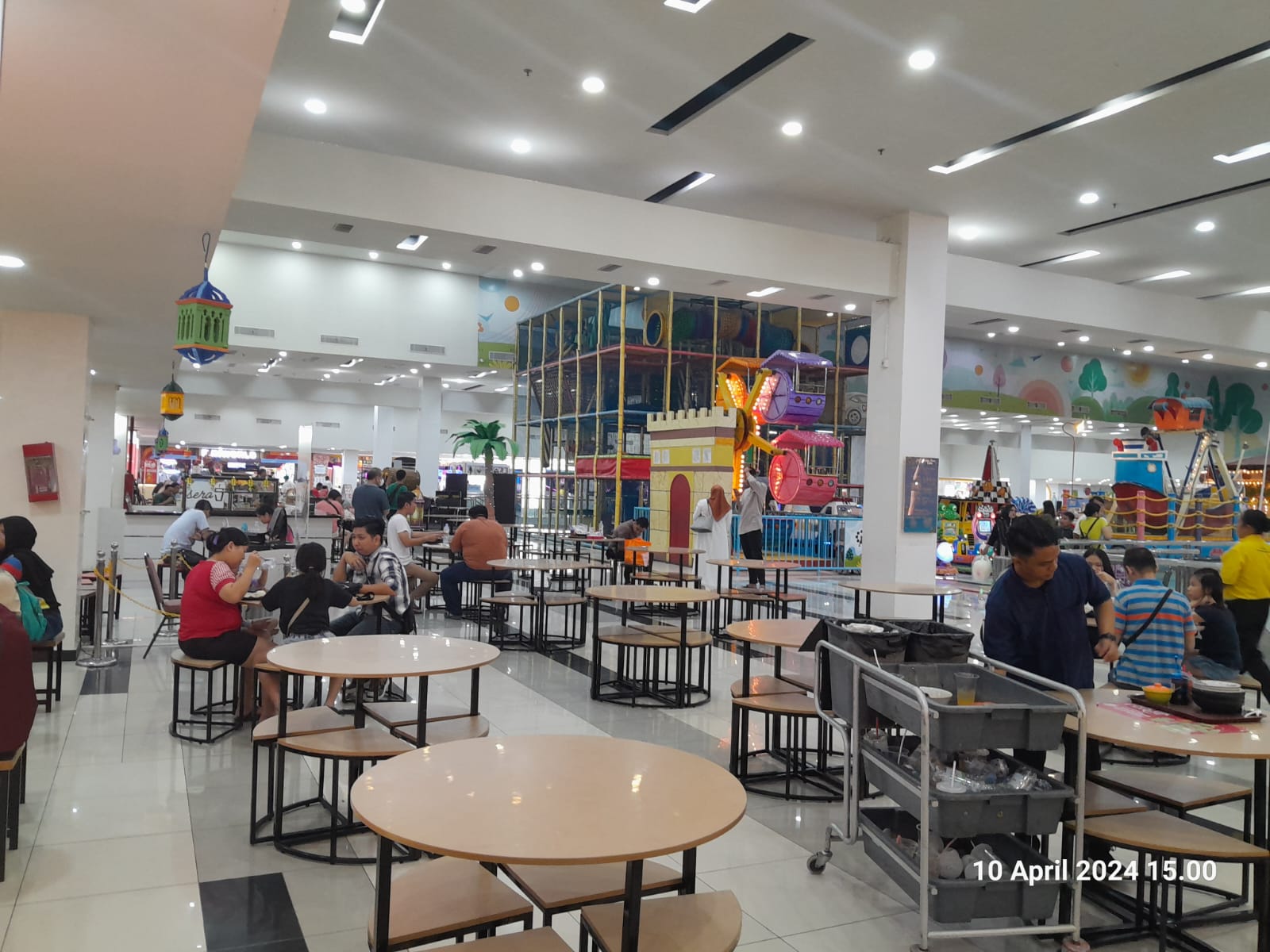 Hari Pertama Lebaran, Mall di Palembang Tampak Masih Sepi Pengunjung