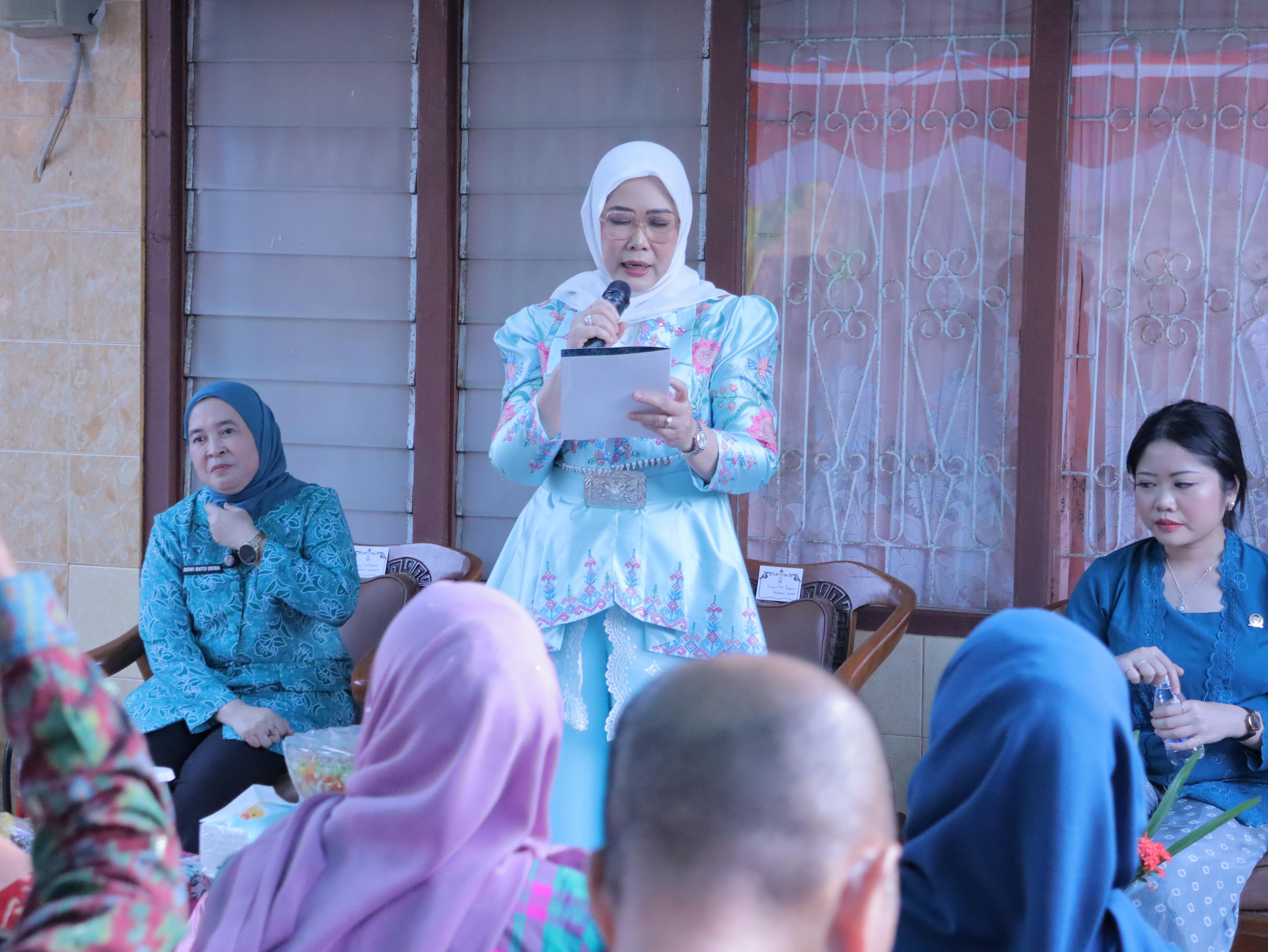 Dewi Ratu Dewa dan Febrita Herman Deru Kompak Sambangi Posyandu Berstandar 6 SPM