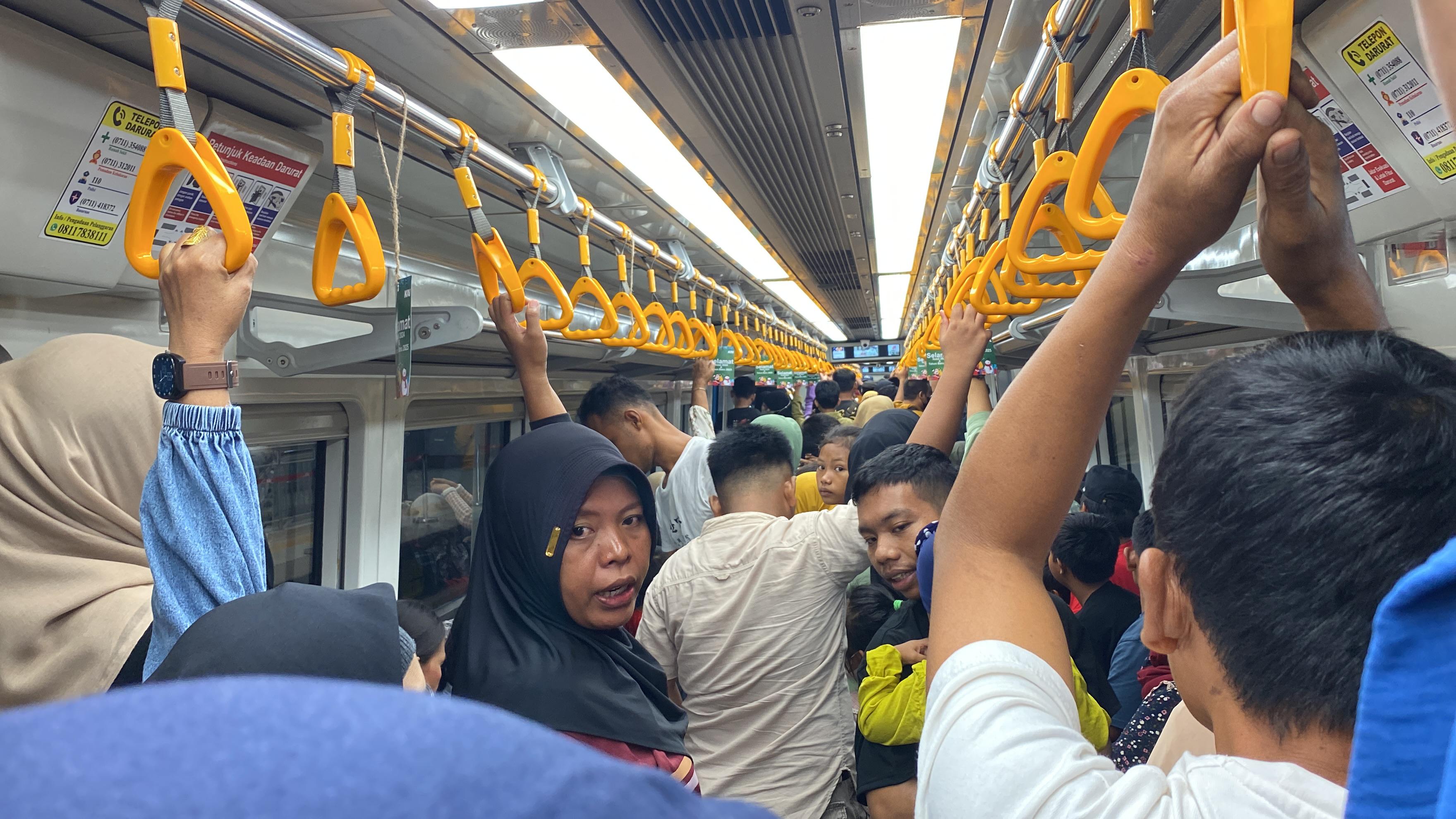 LRT Sumsel Jadi Primadona Awal Tahun 2025, Jadi Pilihan Utama Wisata Warga Palembang