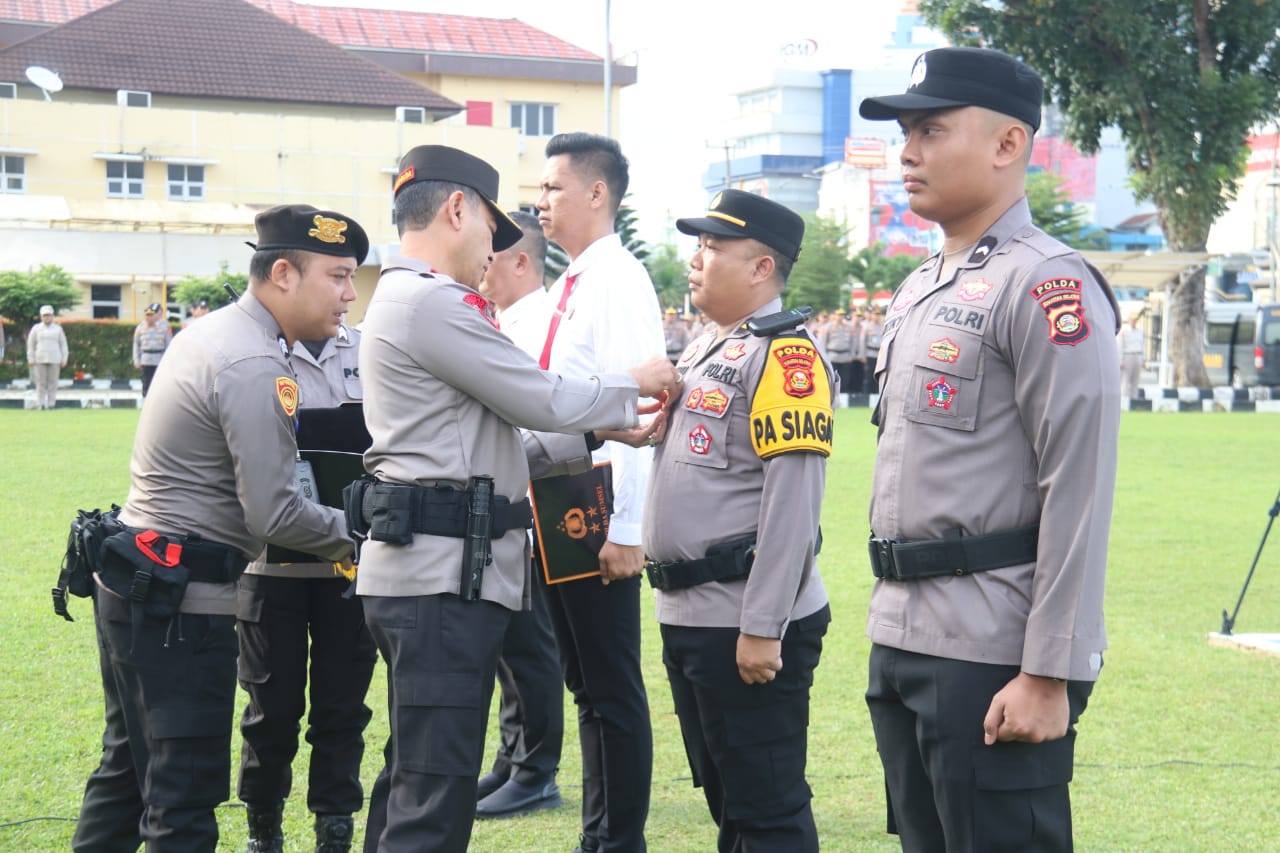 Berdedikasi Tinggi, Puluhan Personel Polda Sumsel Terima PIN Emas dan Penghargaan Kapolda