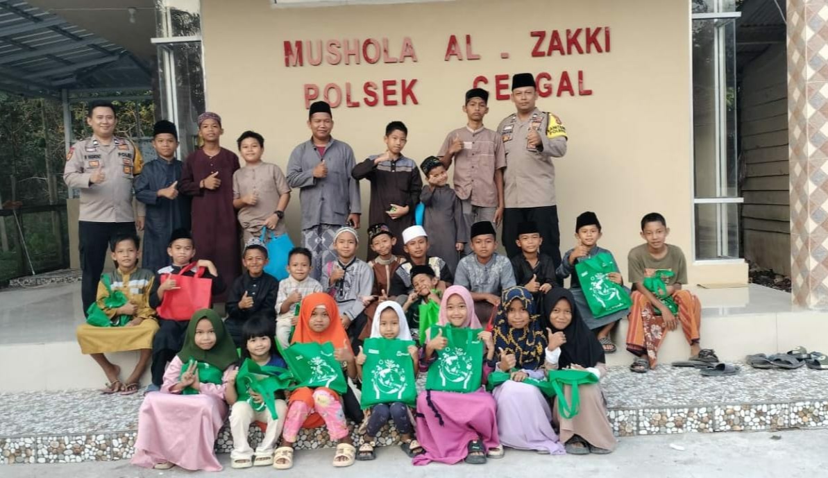 Anak-Anak Desa Cengal dengan Semangat Belajar Mengaji di Musolah Al Zakki Polsek Cengal