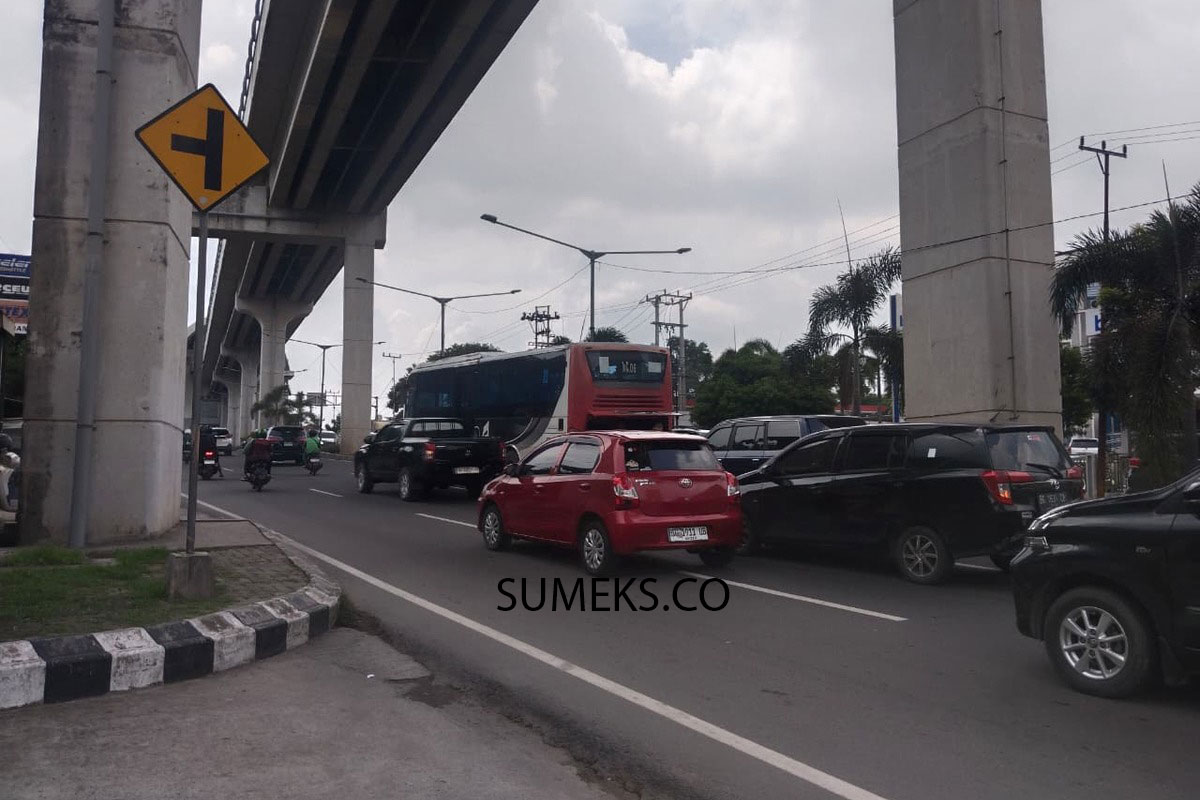 TransMusi Mogok, Jl H Barlian-Jl Demang Lebar Daun Macet