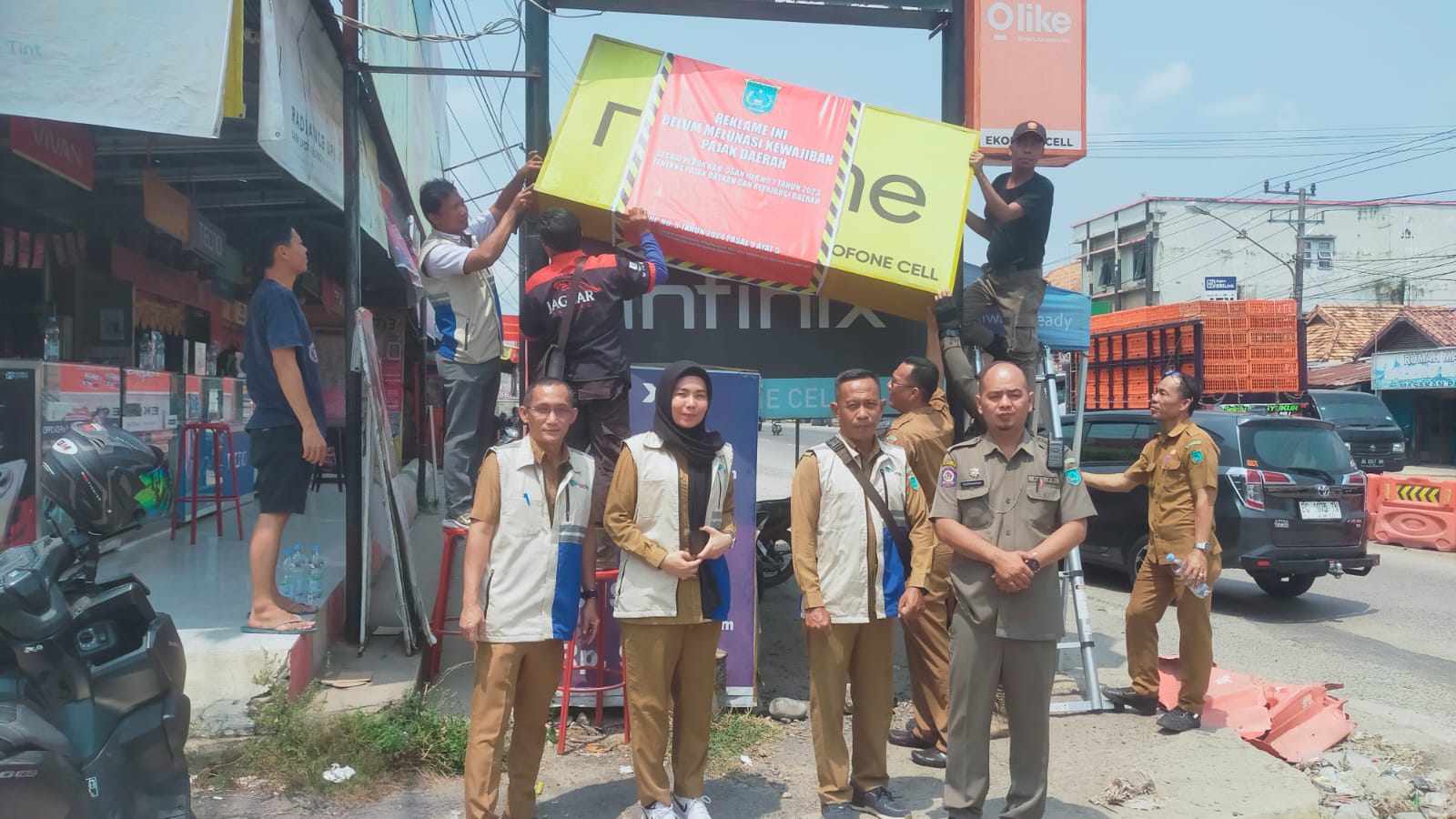 Menunggak Pajak Daerah, Bapenda Ogan Ilir Bongkar Reklame di Sejumlah Titik