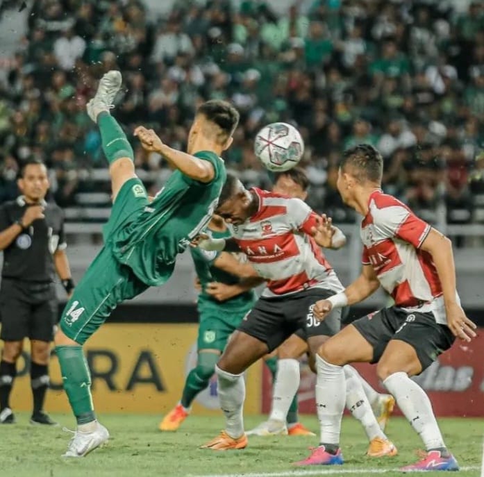 Tiga Poin Depan Mata Sirna,  Persebaya Ansitipasi Bola Mati dan Manajemen di Ujung Laga