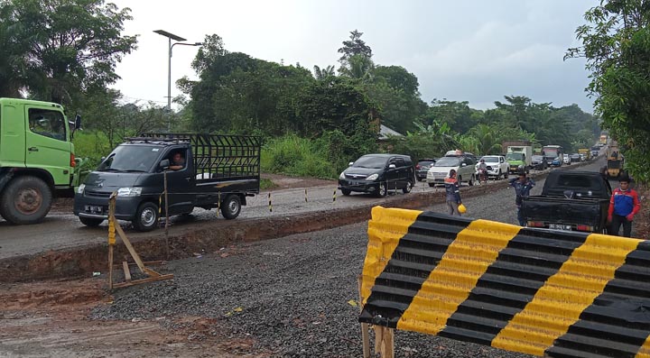 Faktor Cuaca hingga Perubahan Jenis Aspal Perbaikan Jalan Lingkar Prabumulih Minus 3 Persen
