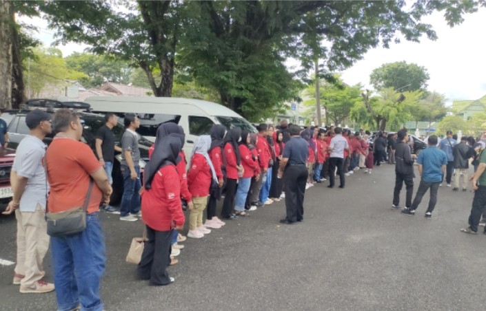 Ratusan Simpatisan Padati PN Palembang, Iringi Sidang Perdana Kasus Korupsi Lahan Tol Menjerat Kms HA Halim