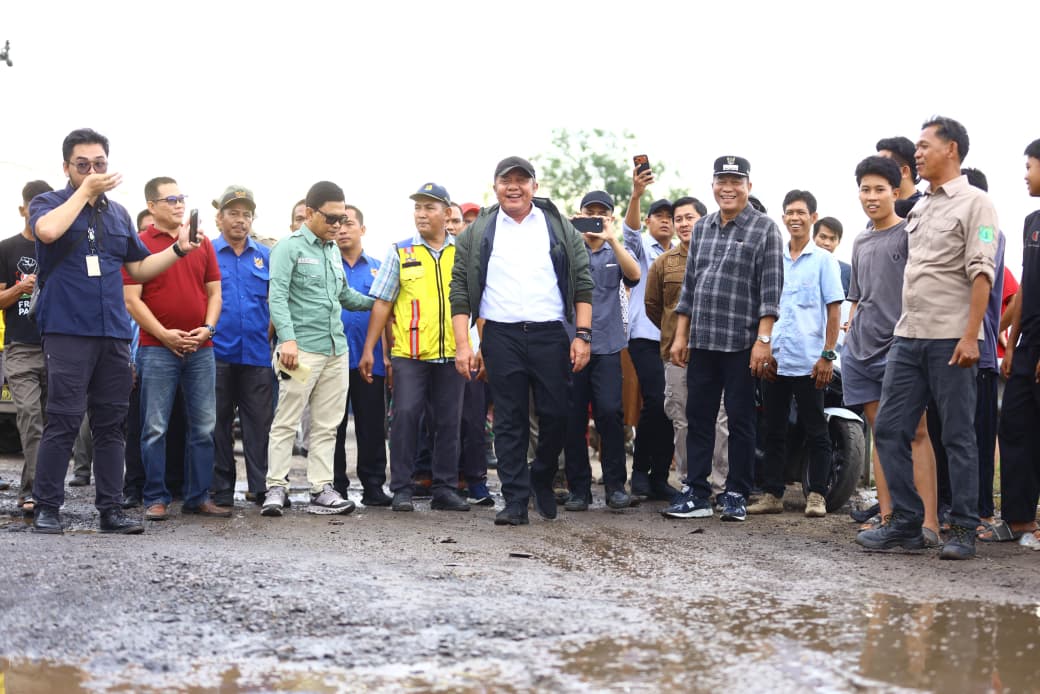 Tinjau Jalan Rusak di Babat Toman, Gubernur Sumsel Pastikan Anggaran Rp170 Miliar Siap Mengucur
