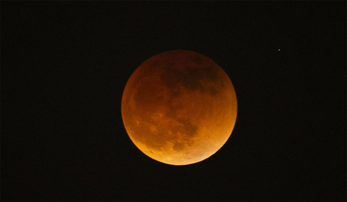 10 Mitos dan Cerita Mistis Gerhana Bulan Total  