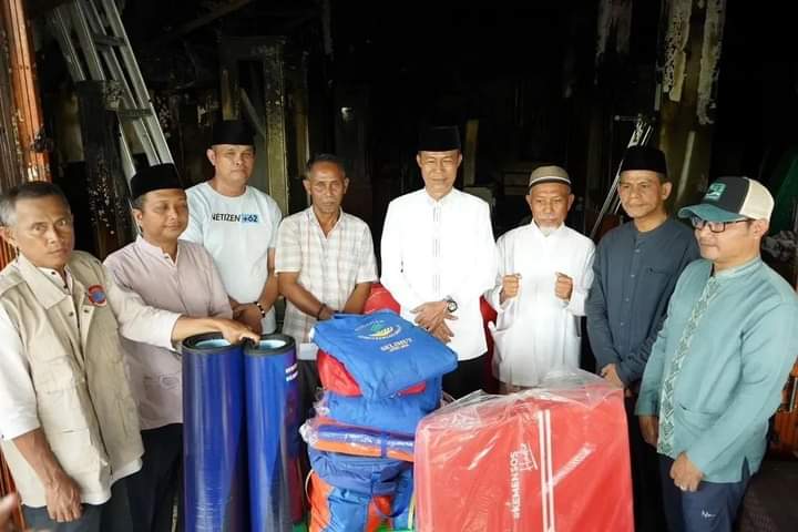 Tinjau Korban Kebakaran, Pj Wali Kota Prabumulih Berikan Bantuan, Minta Warga Tingkatkan Kewaspadaan