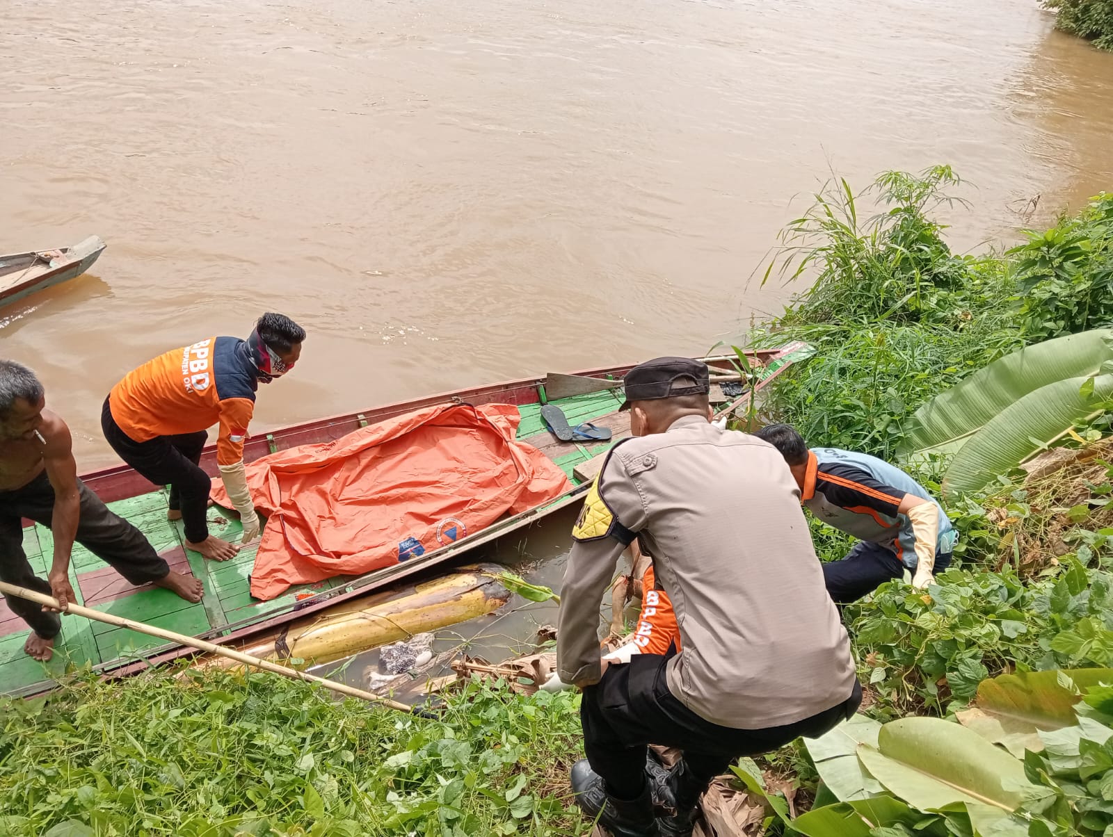 Jasad Bocah Laki-Laki 7 Tahun Ditemukan Mengapung di Aliran Sungai Desa Talang Balai Lama Ogan Ilir