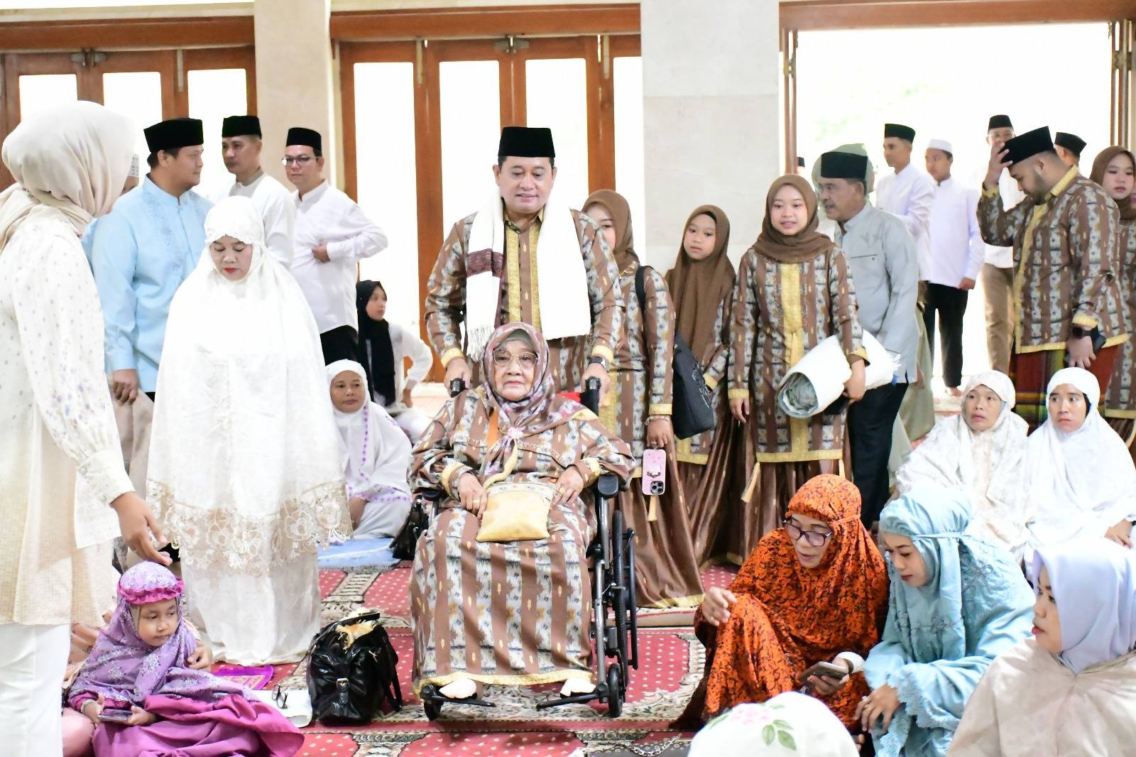 Bupati dan Wabup Banyuasin Salat Idulfitri Bersama Ribuan Jemaah