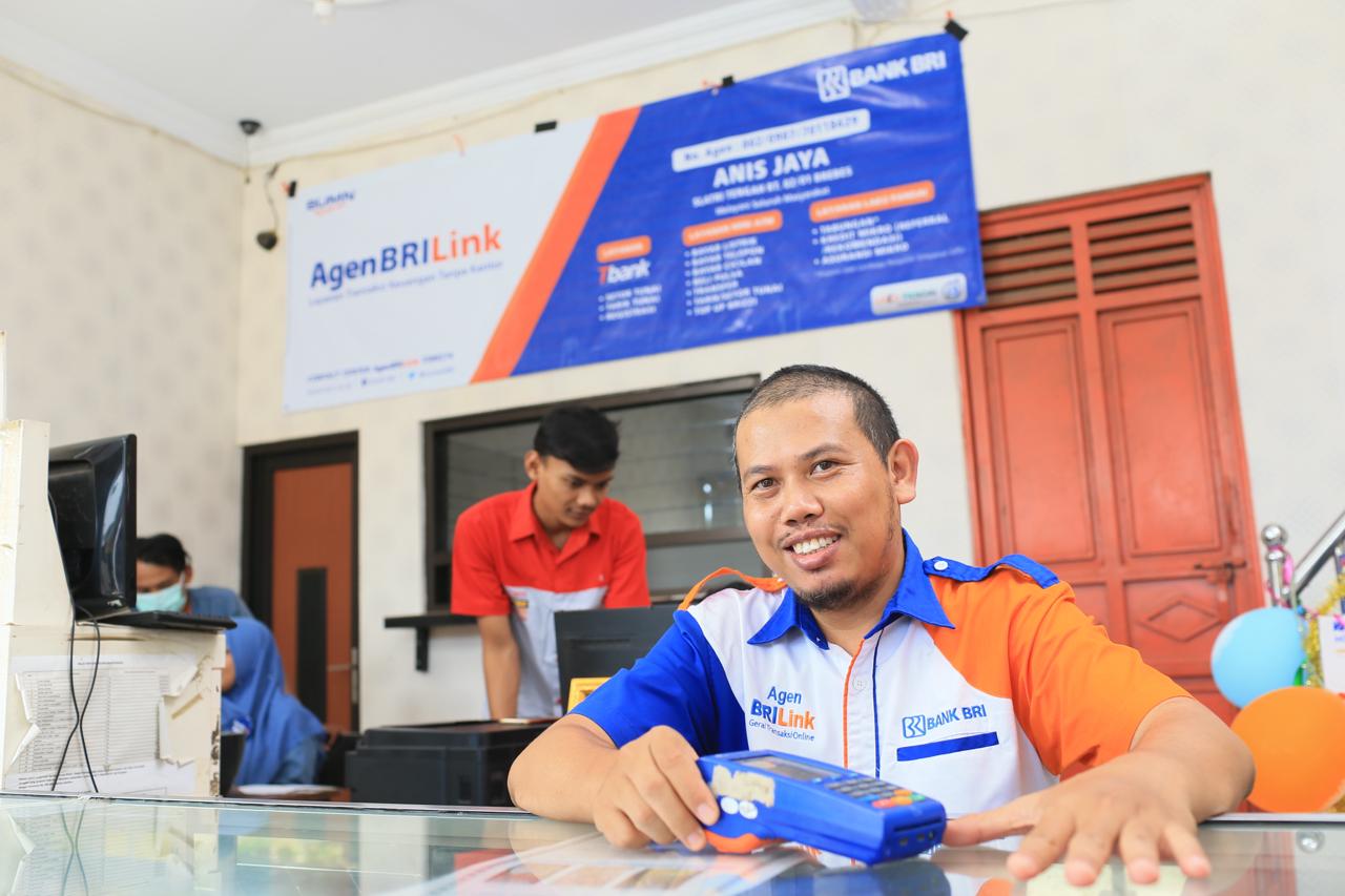 BRI Perkuat Inklusi Keuangan di Indonesia Melalui AgenBRILink dengan Transformasi Digital
