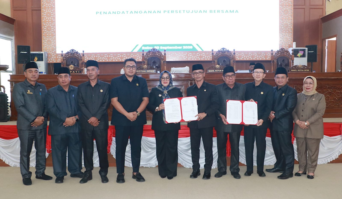 Sepakat ‘Ketuk Palu’ Teken Raperda Perubahan APBD Muara Enim Rp2,5 Triliun 