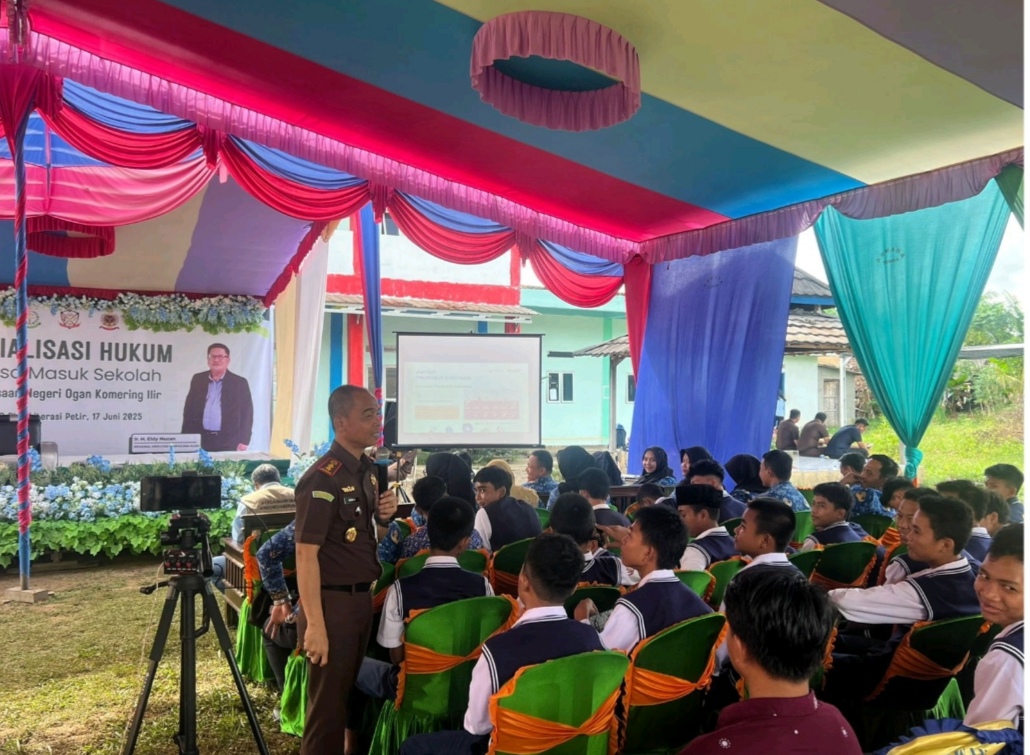 SMP Plus Literasi Kecamatan Pedamaran Timur OKI Dapat Penyuluhan Hukum JMS Kejari