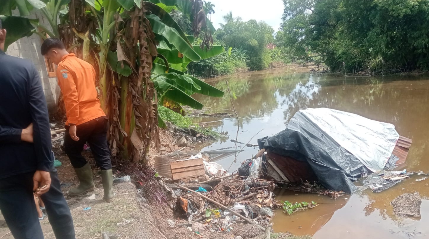 Curah Hujan Tinggi di Ogan Ilir Sebabkan Tanah Longsor, 2 Rumah Warga Roboh dan Tertimbun Material