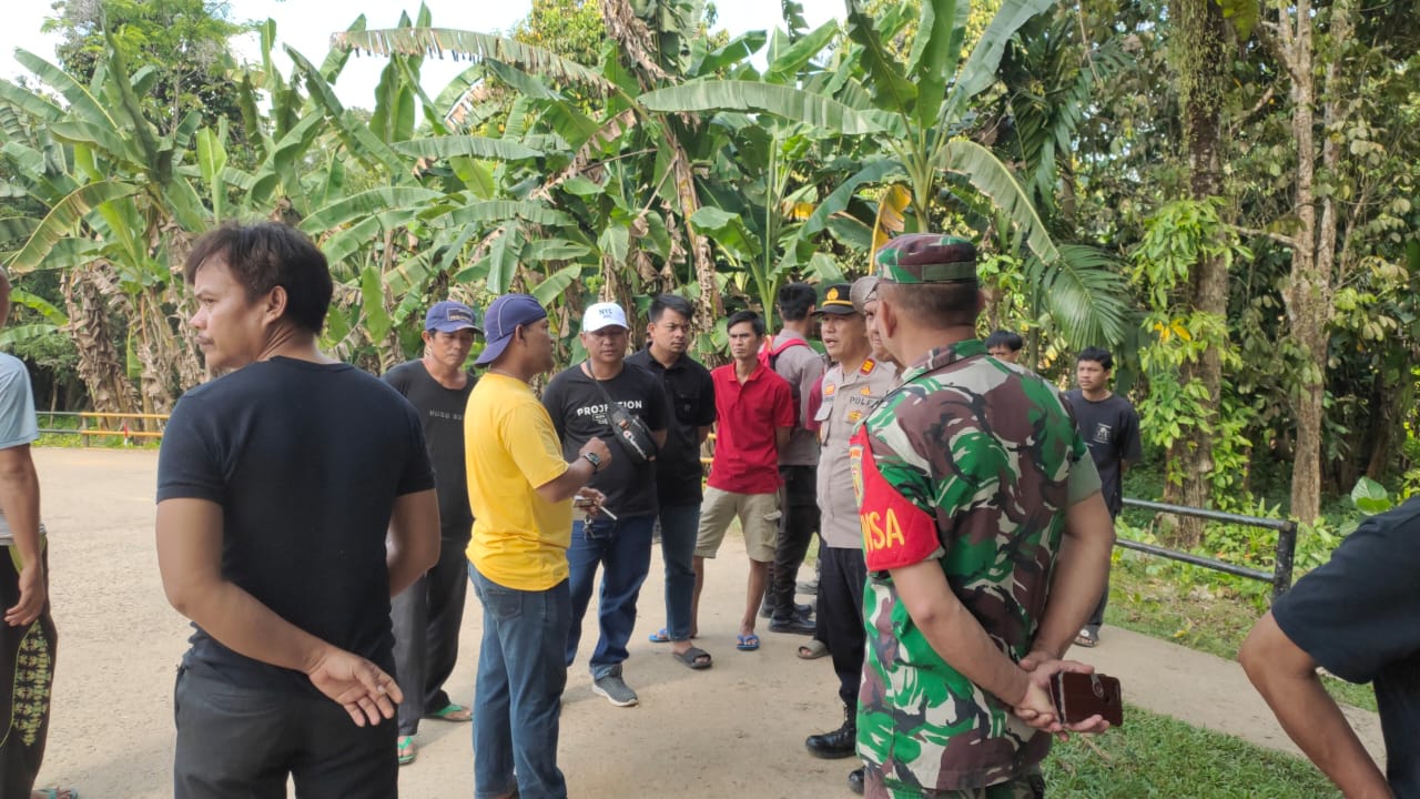 Warga Desa Tanjung Muning Putar Balik Kendaraan Vendor Pertamina