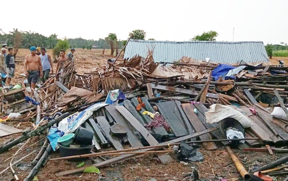 3 Desa di Ogan Ilir Dihantam Puting Beliung, Puluhan Rumah Rata Luluh Lantak, BPBD Dirikan Tenda Darurat