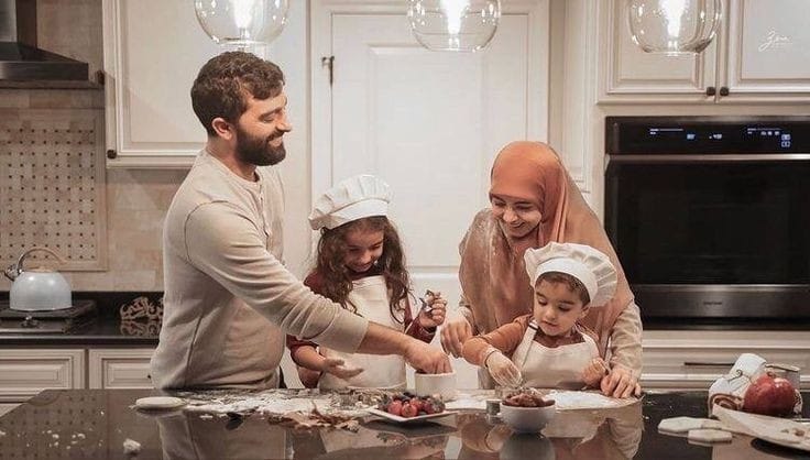 Maksimalkan 4 Peran dan Tanggung Jawab Muslimah, Makin Shalihah di Bulan Ramadhan Penuh Berkah