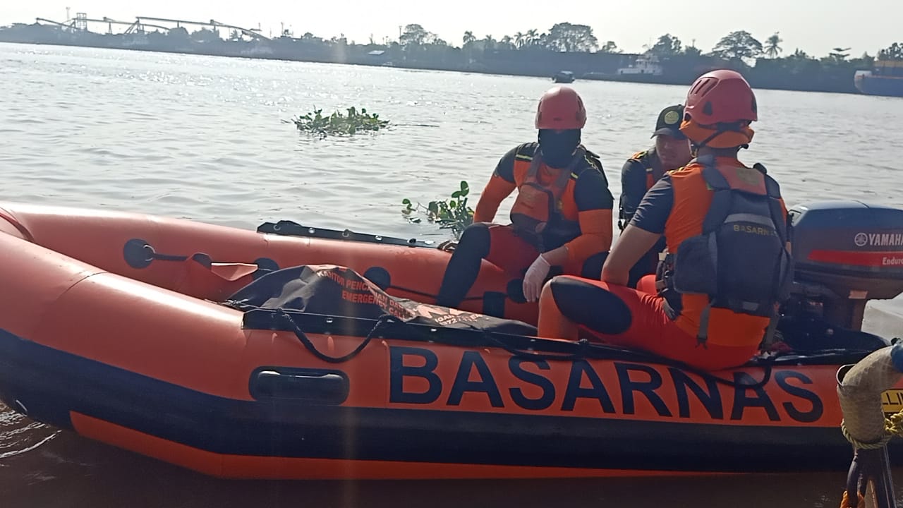Bocah Laki-Laki yang Tenggelam Setelah Perahu Geteknya Ditabrak Tugboat di Sungai Musi Ditemukan  
