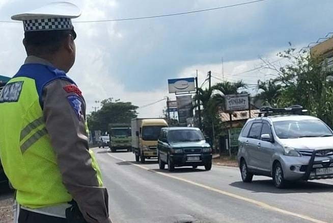 Puncak Arus Balik di Jalintim Palembang-Betung Padat, Didominasi Mobil Pribadi Luar Sumsel