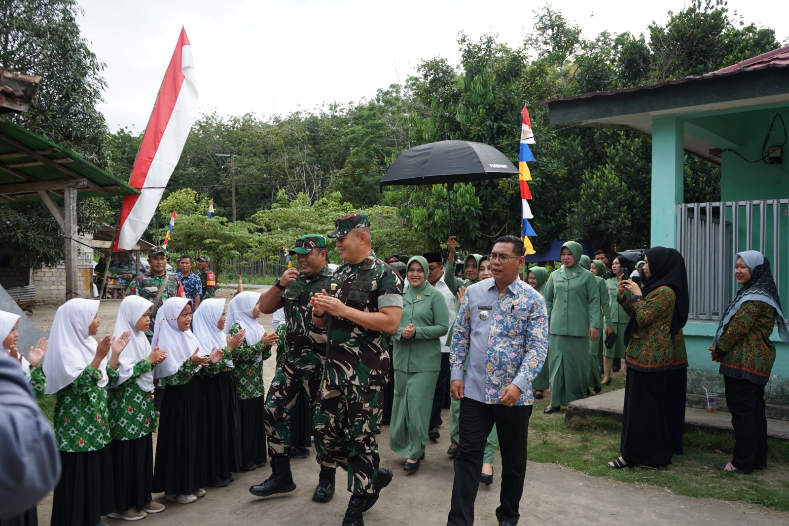 Madrasah Diniyahawaliah dan TPQ Al-Mutawaliyah Diresmikan Danrem 044/Gapo