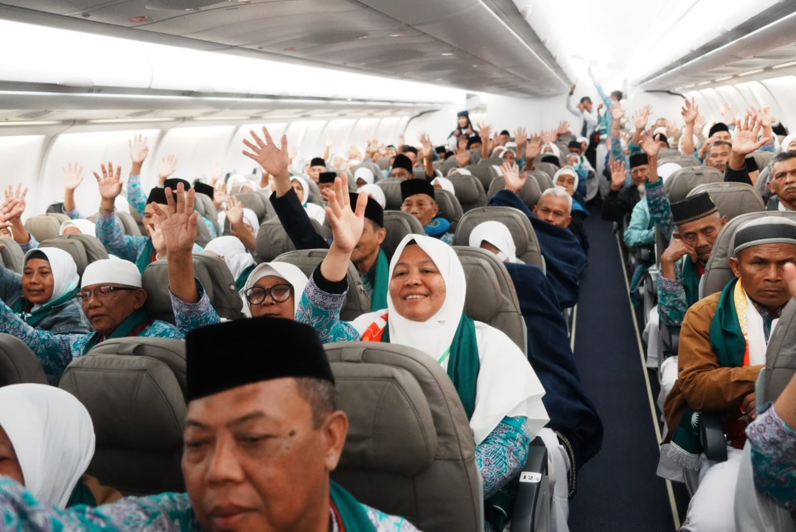 Petugas Haji Fasilitasi Tanazul Prioritas Lansia dan Risti, Pulang Lebih Cepat dari Jadwal Demi Ibadah Nyaman