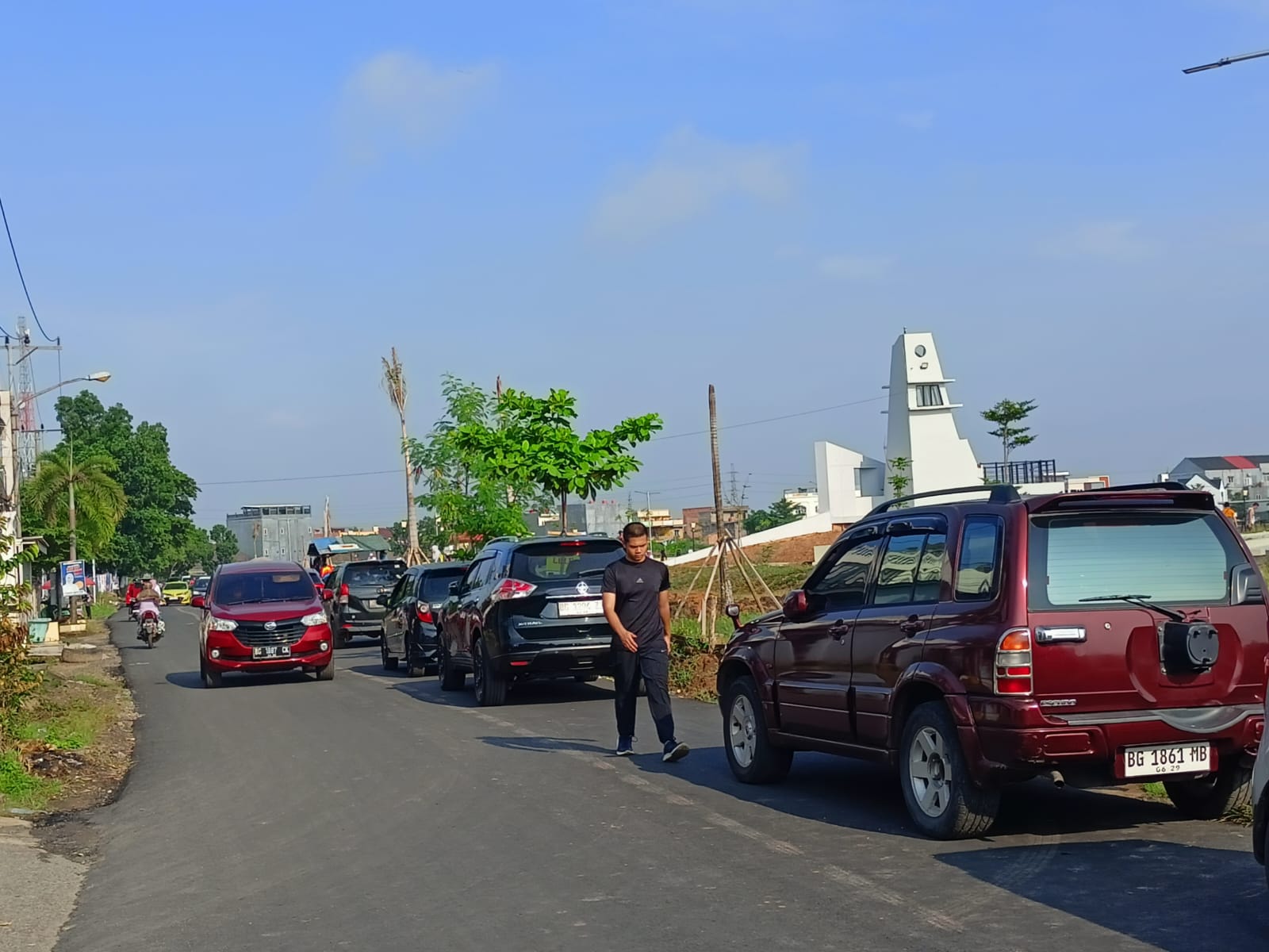 Danau Opi Jakabaring Palembang Ramai Dikunjungi Warga Nikmati Weekend, Parkir Semrawut Ganggu Pengguna Jalan