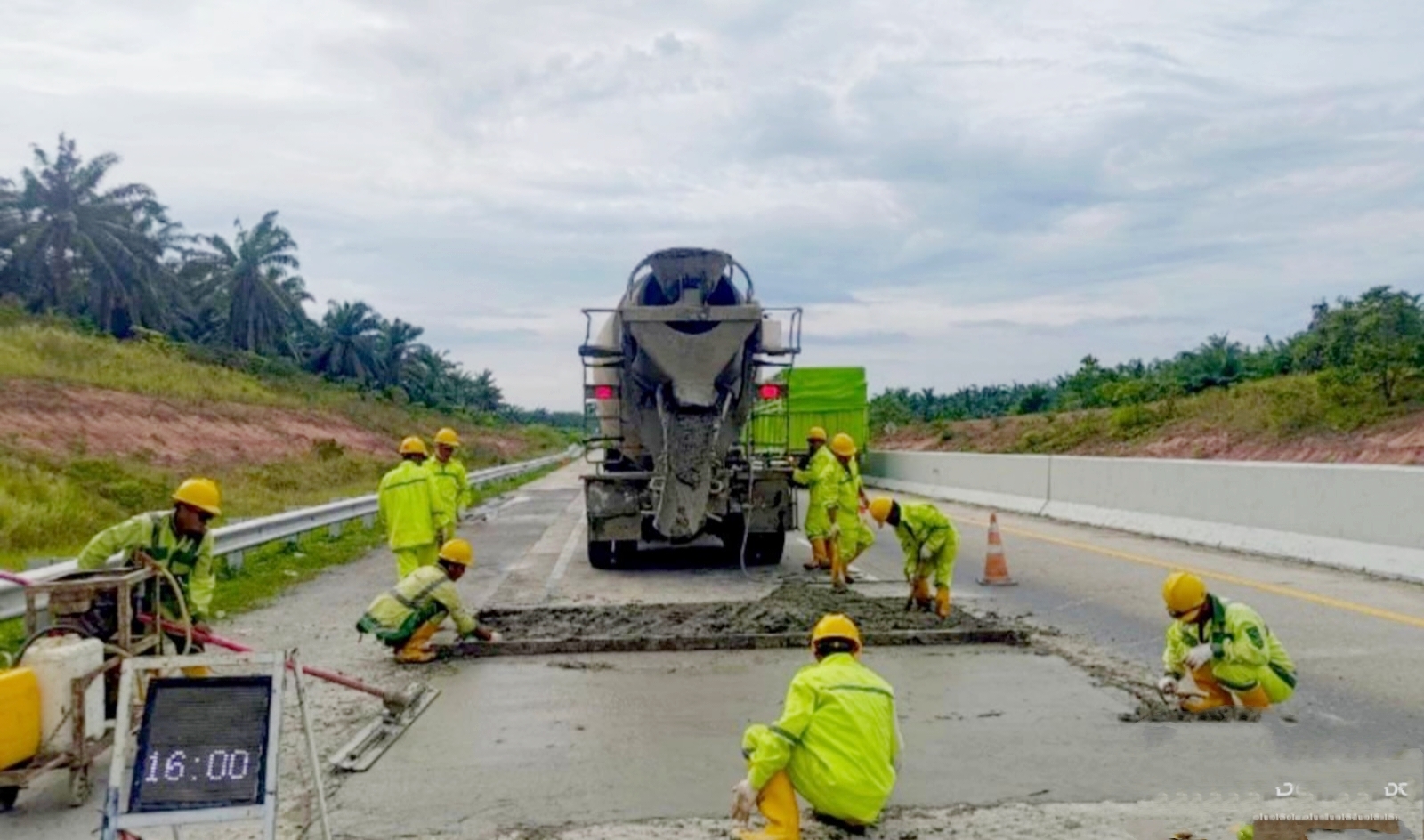 Sambut Liburan Nataru, Jalan Tol Terpeka Diperbaiki, H-10 Proses Perbaikan Dipastikan Rampung