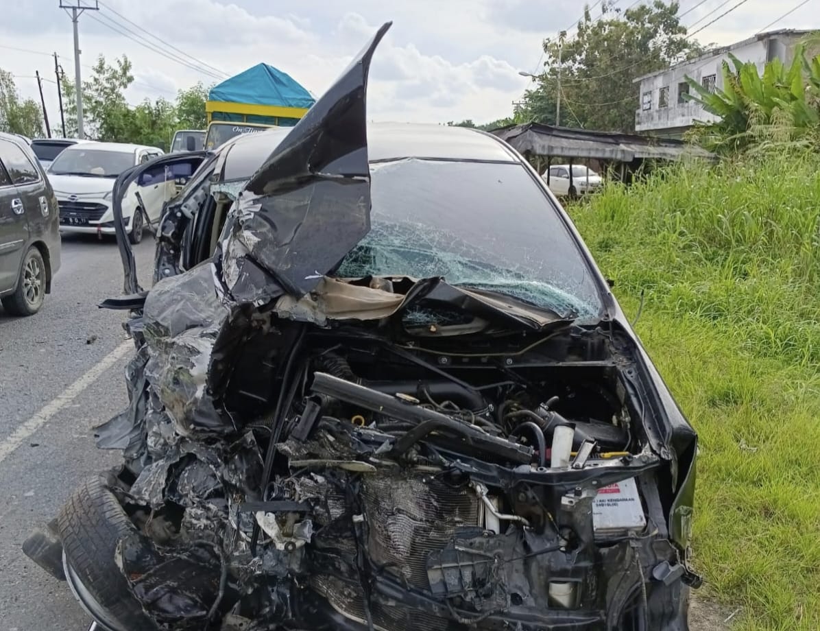  Sat Lantas Polres Ogan Ilir Evakuasi 3 Mobil yang Terlibat Kecelakaan Beruntun
