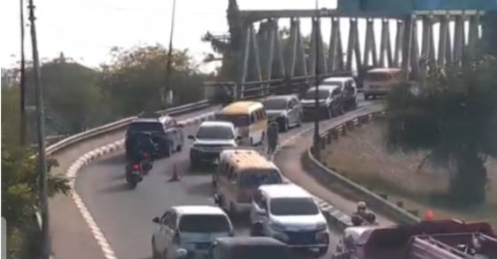 Pengerjaan Perbaikan Jembatan Ogan Kertapati Dimulai, Arus Lalulintas Diberlakukan Satu Jalur