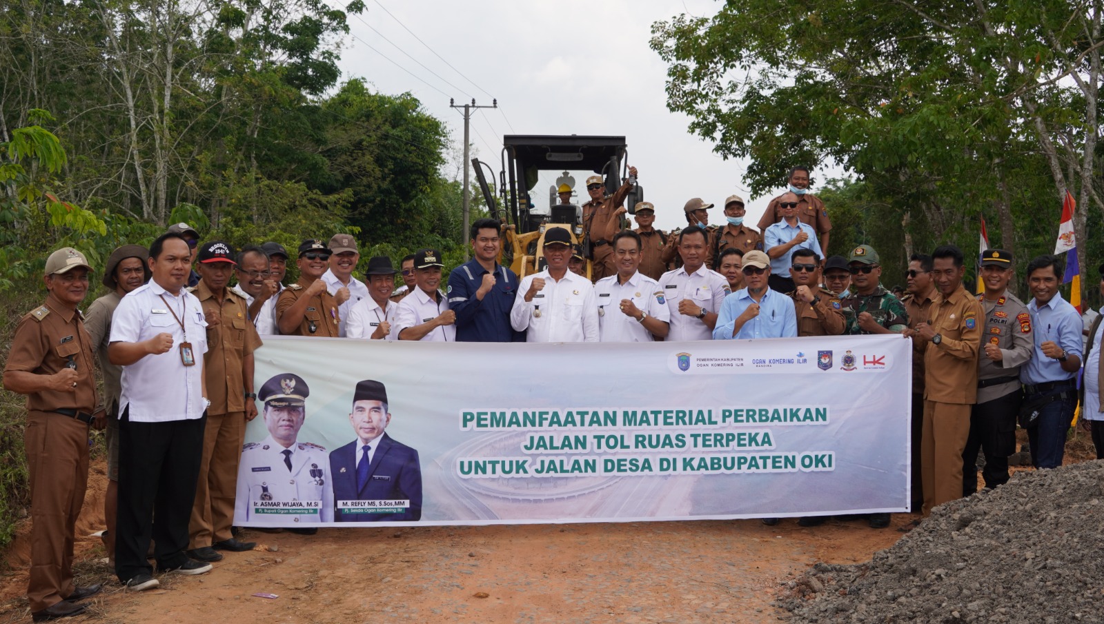 Pj Bupati OKI Tinjau Inovasi Perbaikan Jalan: Manfaatkan Material Bongkaran Tol