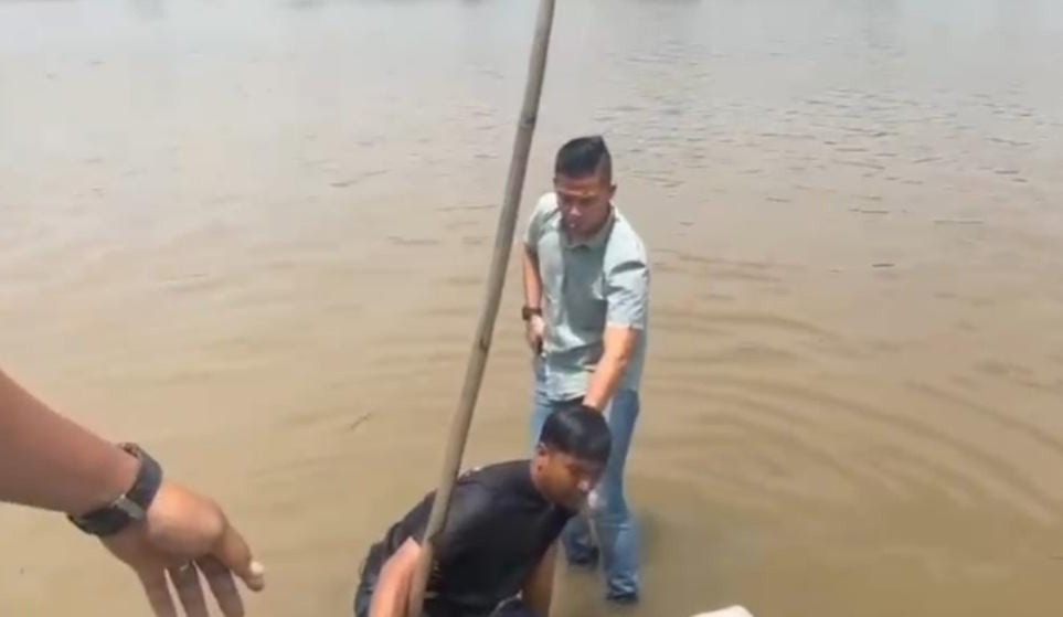 Mahasiswa Curi Uang Rp80 Juta Milik IRT Modus Pinjamkan ATM Diringkus Jatanras Polda Sumsel, Lompat ke Sungai 