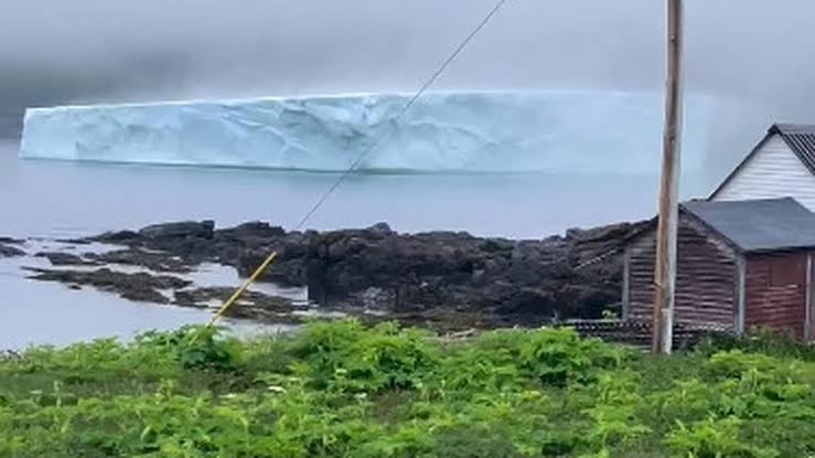 Bongkahan Es Setinggi 50 Meter yang Muncul di Kanada Jadi Tanda Kiamat? Ilmuan: 7 Tahun Lagi Bumi Hancur!