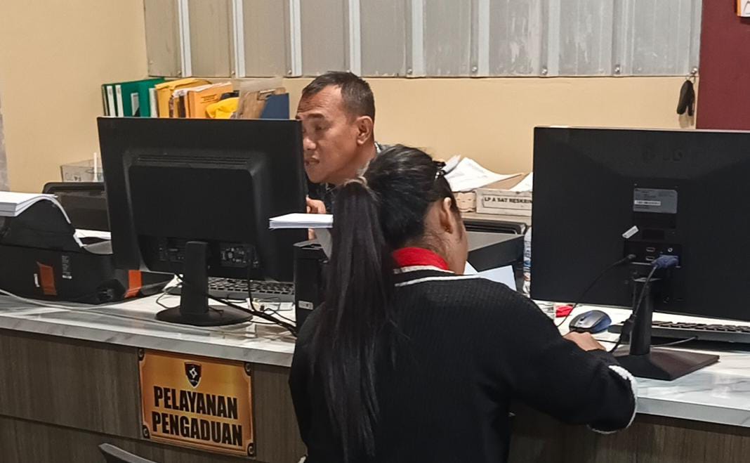 Dalih Diminta Simpan Uang Dilantai Dua, Kepala Toko di Palembang Tiba-tiba 'Nyosor' Bibir Karyawan Minimarket