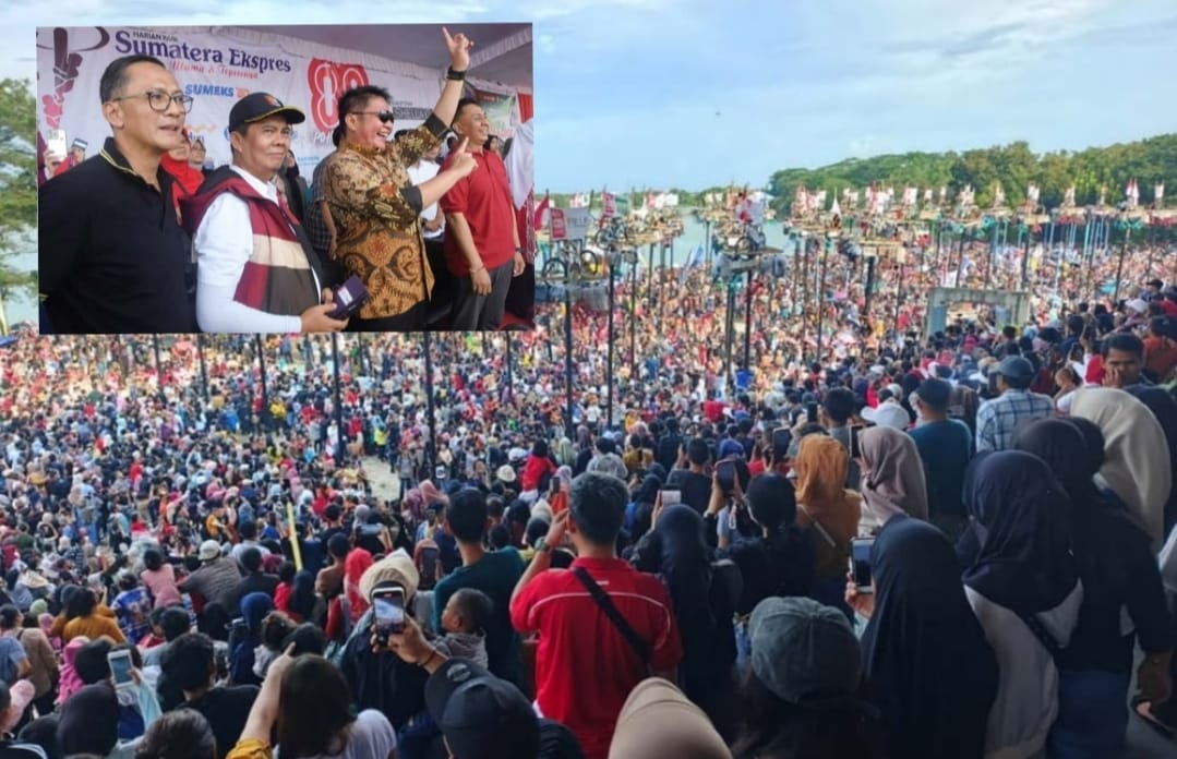 Spektakuler, Festival Panjat Pinang 80 Pohon Sumatera Ekspres Jadi Lautan Pesta Rakyat